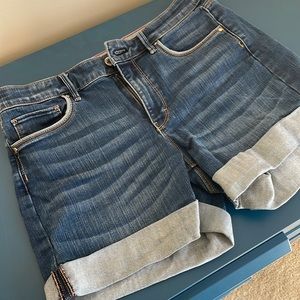 White House black market “the 5” short”